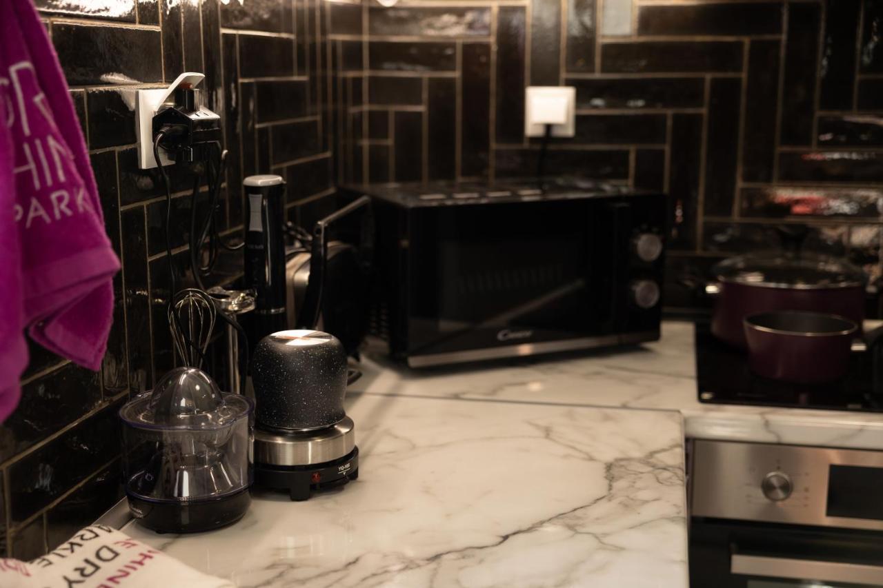 "Elegance" Central Luxury Apartment Piraeus Bagian luar foto