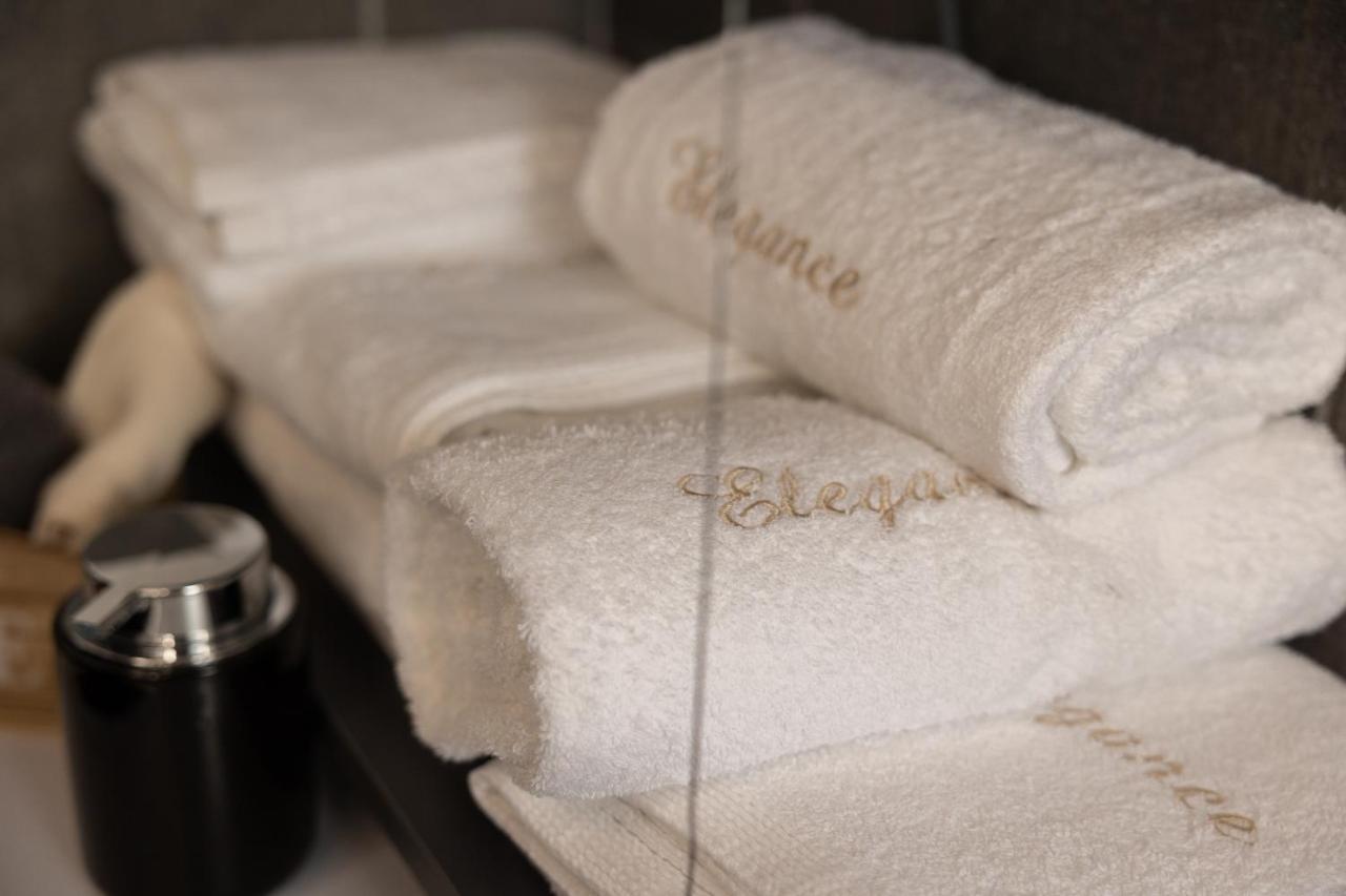 "Elegance" Central Luxury Apartment Piraeus Bagian luar foto
